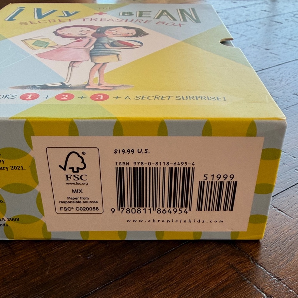 Chronicle Books Ivy + Bean Boxed Set - Series 1, 2, & 3 - Picture 10 of 10